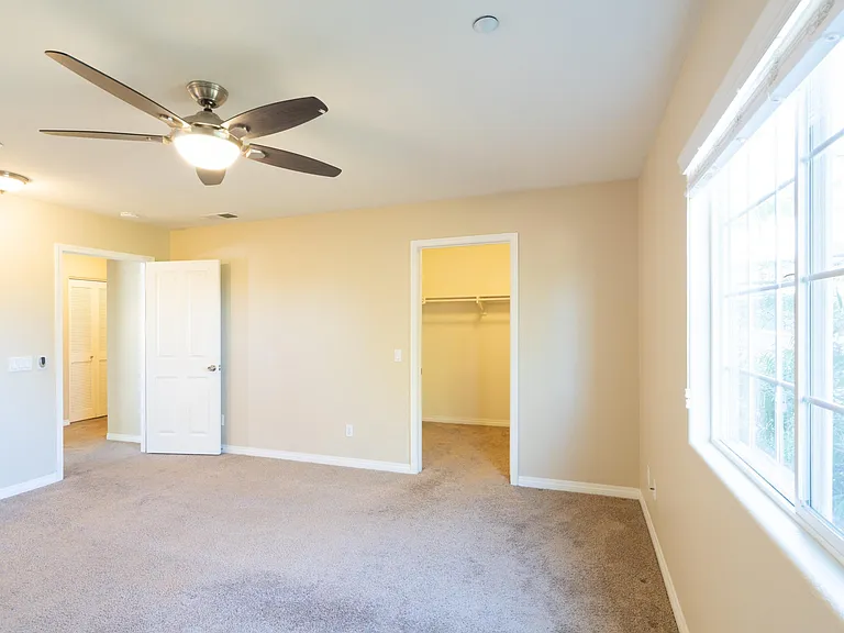 Master bedroom (14' X 12')