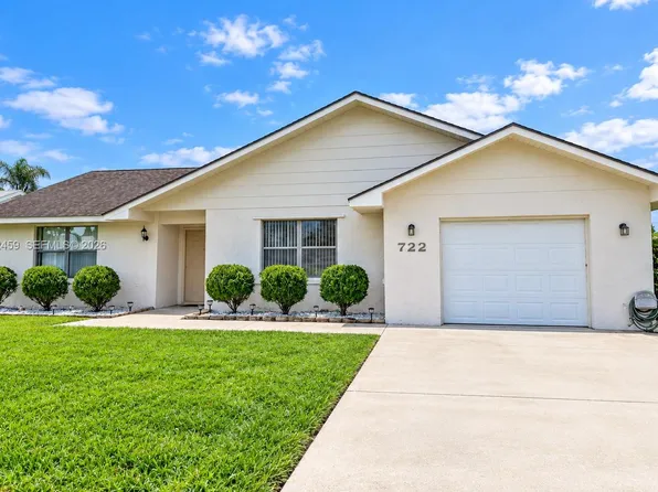 722 SE Thanksgiving Ave, Port Saint Lucie, FL 34984