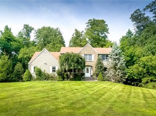 5 Erin Ln, Chestnut Ridge, NY 10977