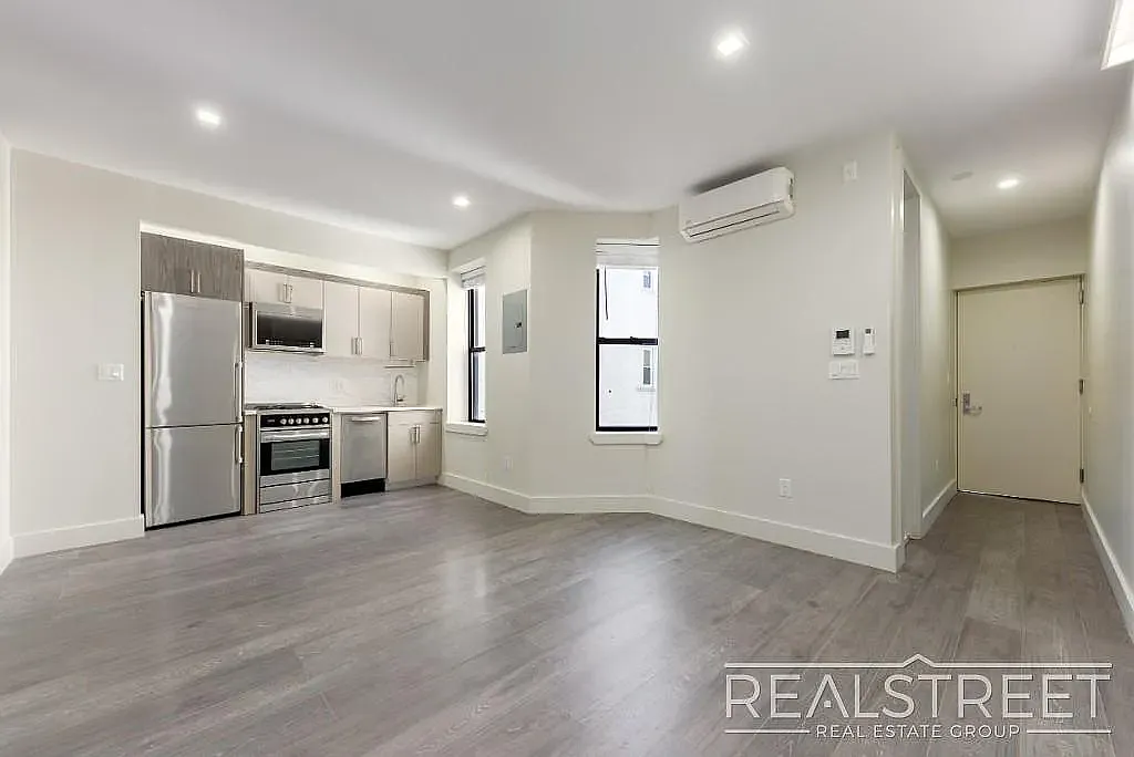 1647 Eighth Avenue — Photo 1