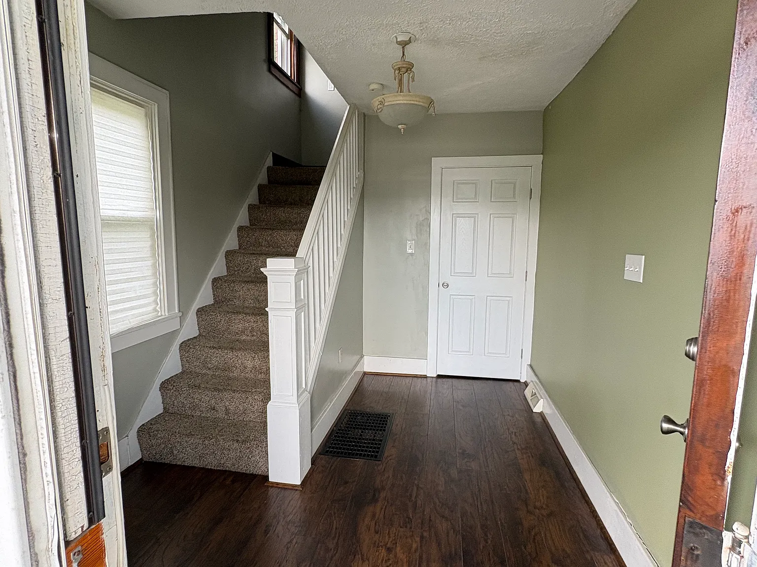 2 bed, $1,100 — Photo 2