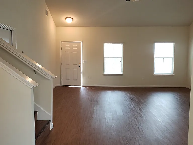 503 Luna Vista Dr — Photo 3
