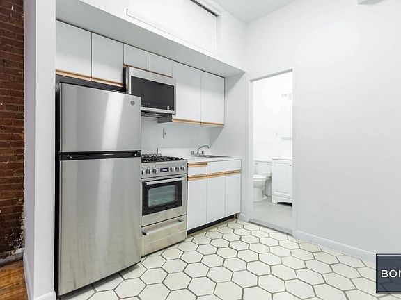 5th image of 224 E 81st St APT 1A