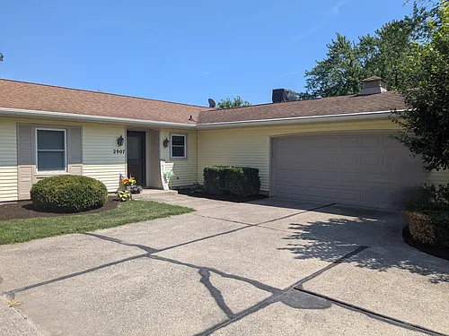 2907 Greenbriar Dr Photo 1
