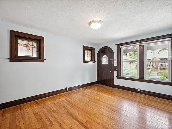 4th image of 6518 Hoffman Ave