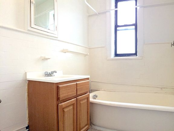 5th image of 3086 32nd St APT 29