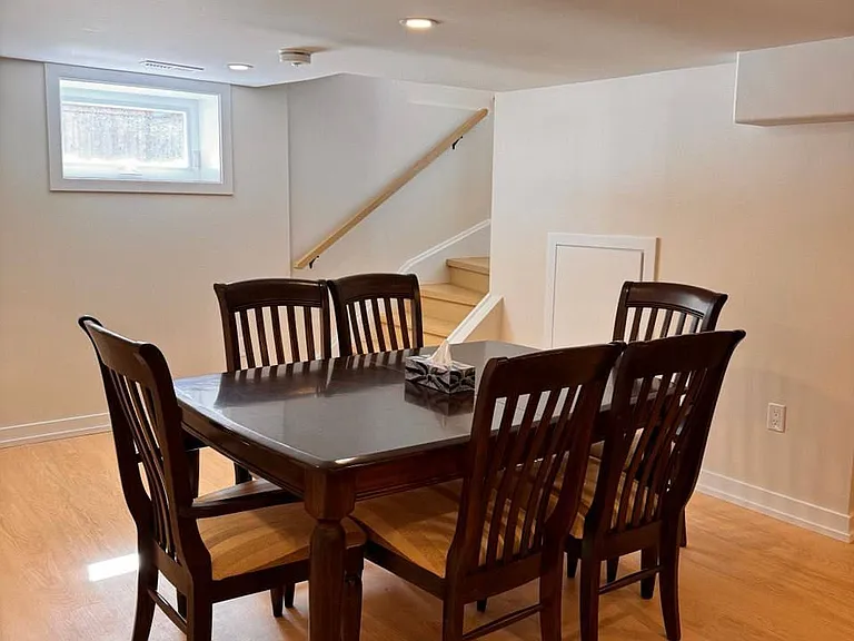 31 Kennedy St W — Photo 3