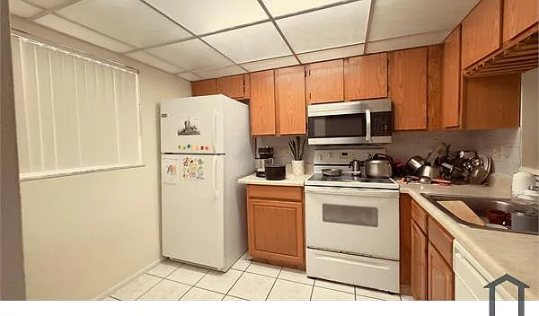 2 bed, 800 sqft, $2,000 — Photo 3