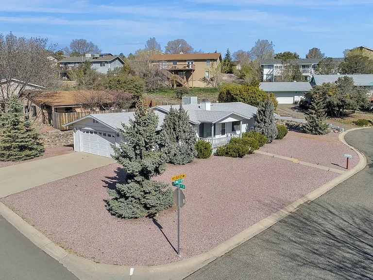 1602 Luna Ct — Photo 4