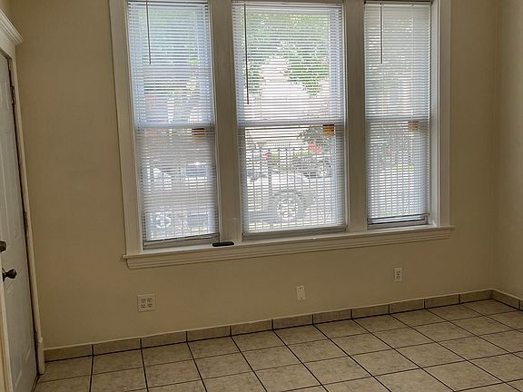 3rd image of 2818 S Central Park Ave #1