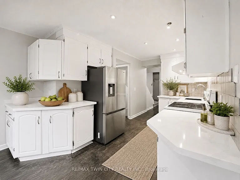 30 Green Valley Dr #110 — Photo 4
