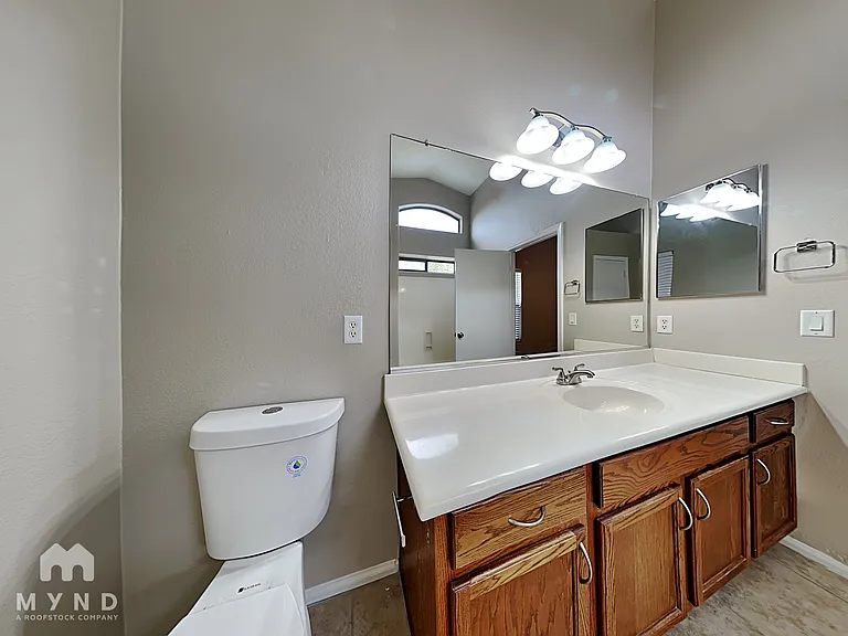 1034 E Saddle Way — Photo 19