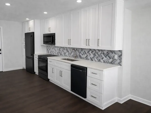 7028 W State St, Wauwatosa, WI 53213