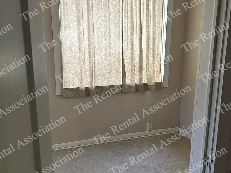309 E Texas Ave — Photo 17