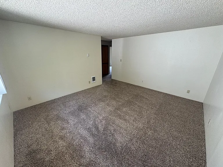 468A - 824 SW Grove Street — Photo 3