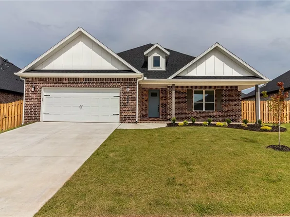 446 Casella St, Springdale, AR 72762