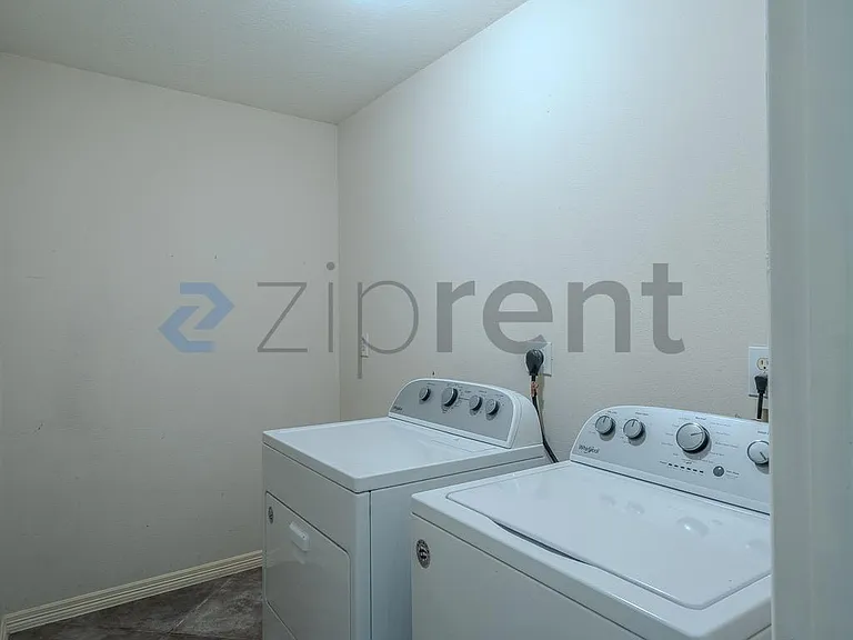 14911 Oxford Way — Photo 39