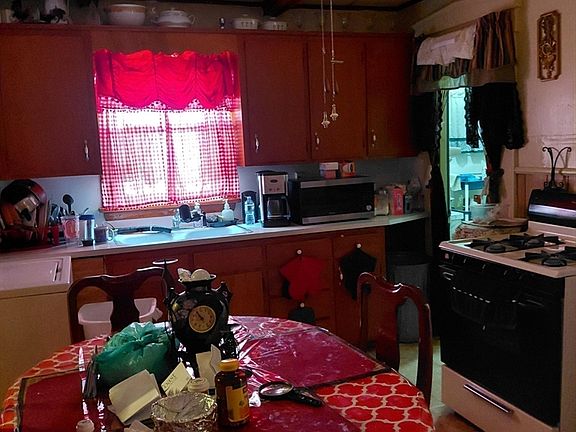 4th image of 32 Franklin St