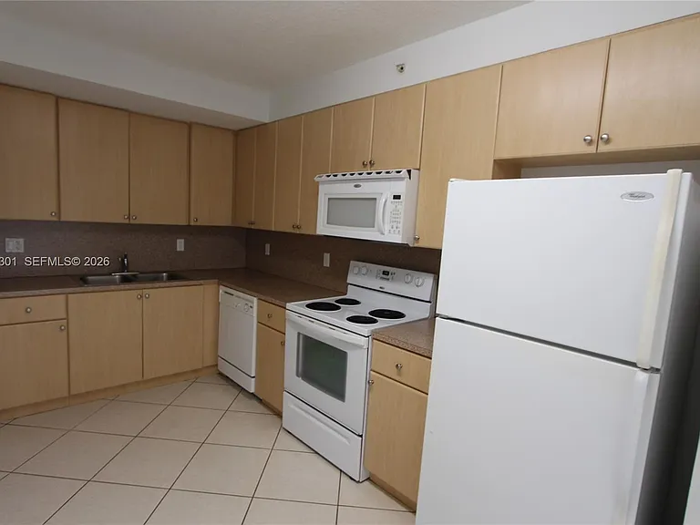 22931 SW 88th Pl #105 — Photo 5