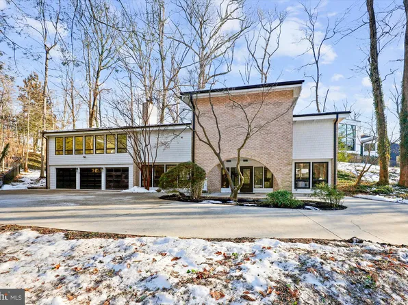 7009 Crail Dr, Bethesda, MD 20817