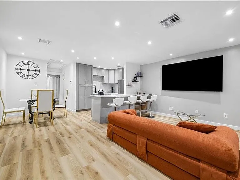 7402 Alabonson Rd #202 — Photo 1