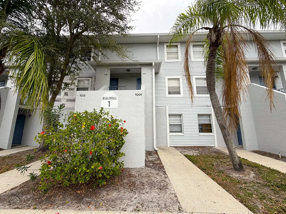 7009 Waterside Dr
