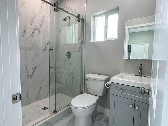2nd image of 2225 1/2 Downie Pl