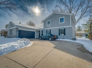 2665 Armstrong Dr, Lake Orion, MI 48360
