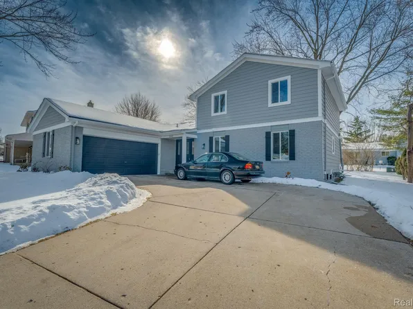 2665 Armstrong Dr, Lake Orion, MI 48360