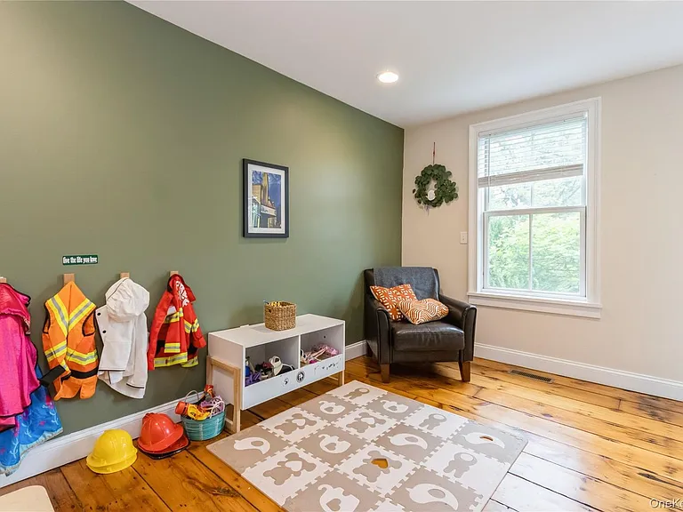 120 Verplanck Ave — Photo 13