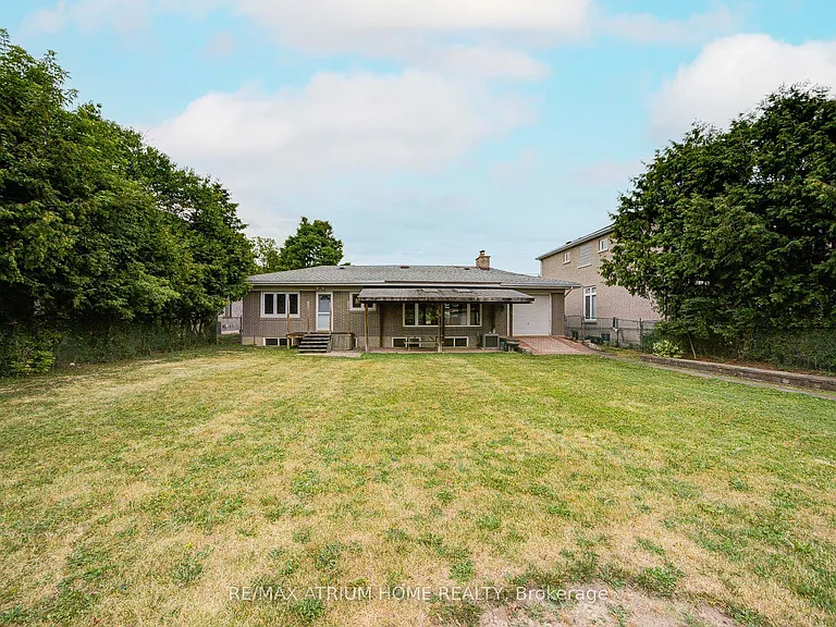 134 Fairglen Ave — Photo 41