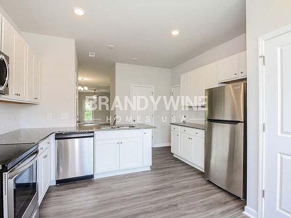 5th image of 932 Coosaw Pl