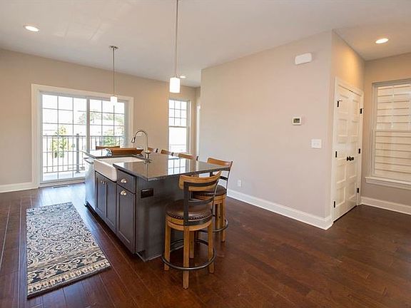 3rd image of 1335 W Clifton Blvd