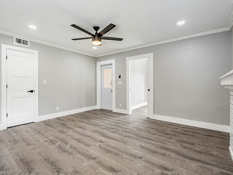 186 22nd Ave N #1 — Photo 11