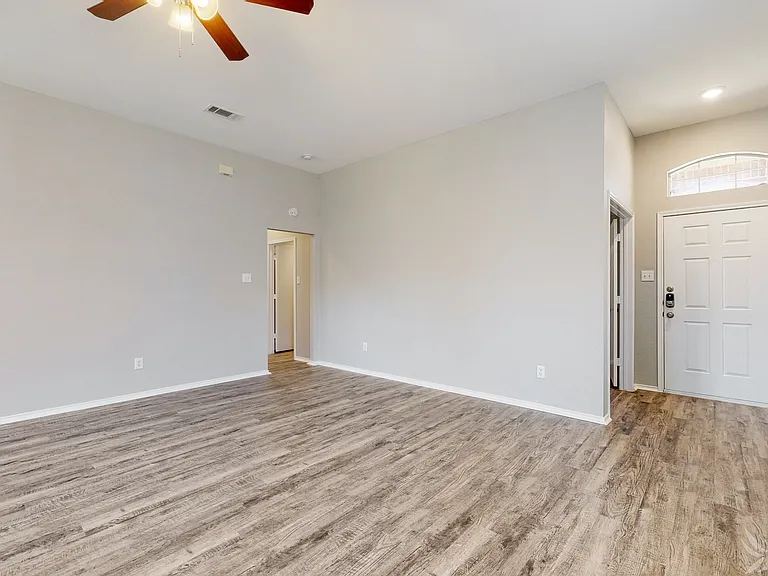 346 Leisure Ln — Photo 5