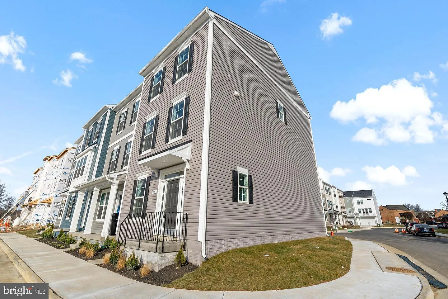 3 bed, 2.5 bath, $2,400 — Photo 2