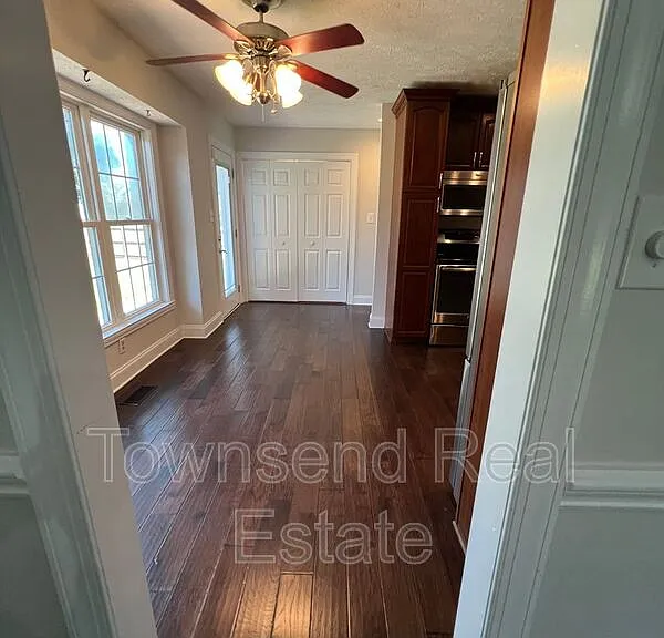 303 Wagoner Dr — Photo 7