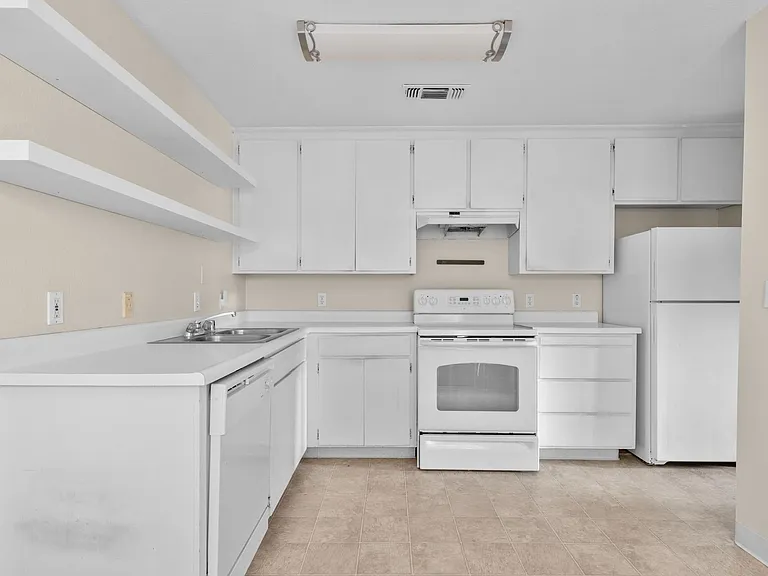 321 T St — Photo 5