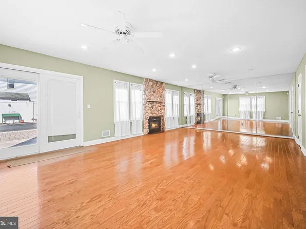 106 Chingarora Ave, Keyport, NJ 07735