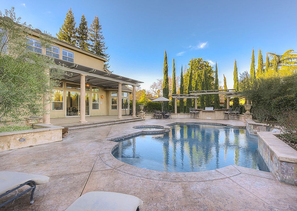 2nd image of 4364 Winding Hill Ln