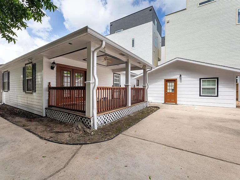 1535 W 25th St — Photo 34