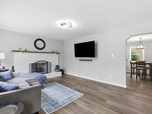 3rd image of 816 Spring St