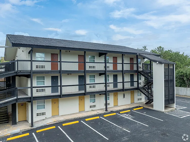 Broadview Apartments — Photo 26
