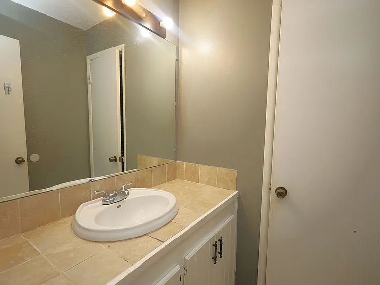 5 Crestwood Cir — Photo 7