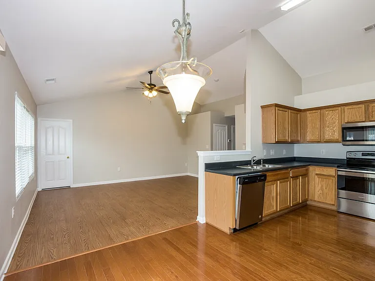 10013 Green Hedge Ave — Photo 6