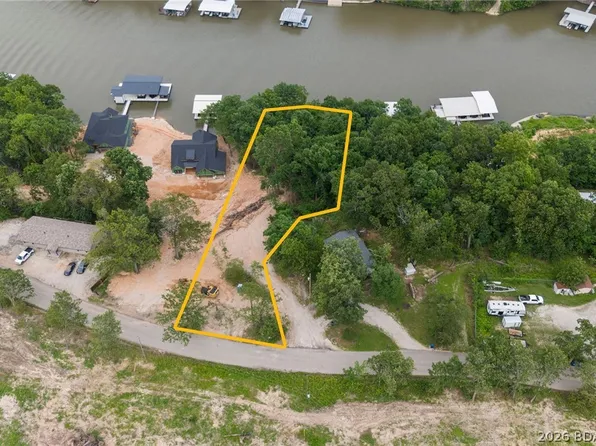 2 Pershing Dr, Camdenton, MO 65020
