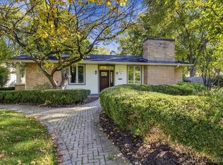 25 S Lincoln Ave, Geneva, IL 60134
