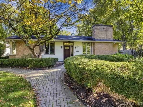 25 S Lincoln Ave, Geneva, IL 60134