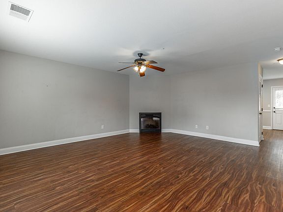 4th image of 1125 Maple Tree Ln
