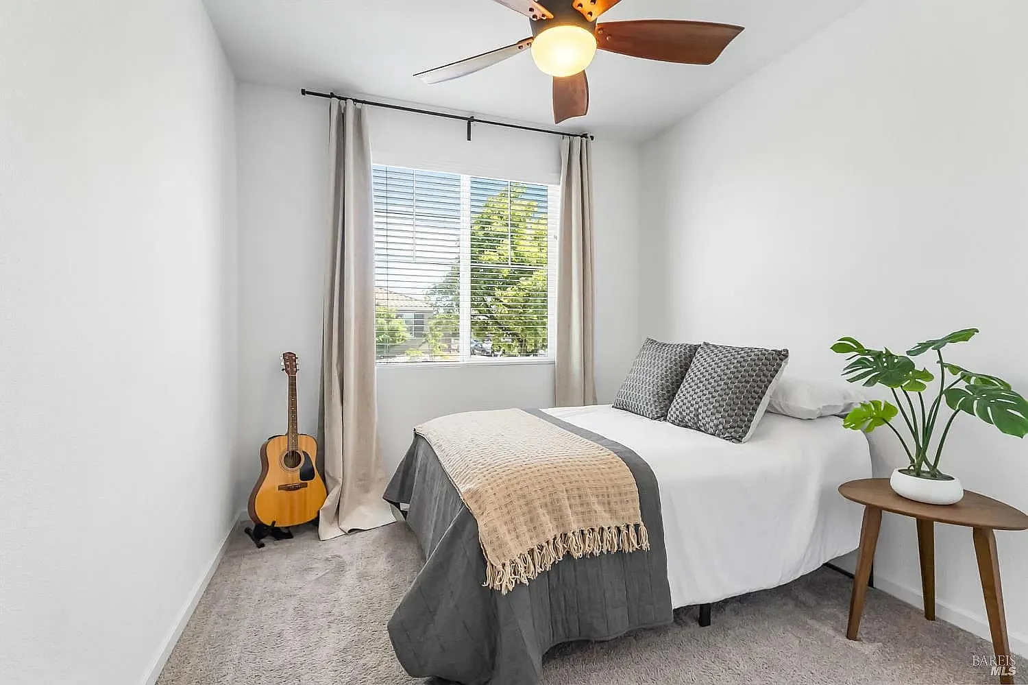 5 bed, 2637 sqft, $3,995 — Photo 3